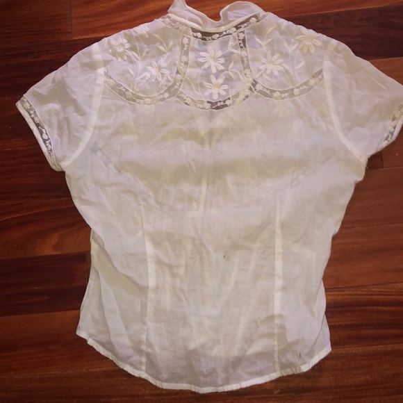 white blouse - Picture 3 of 4